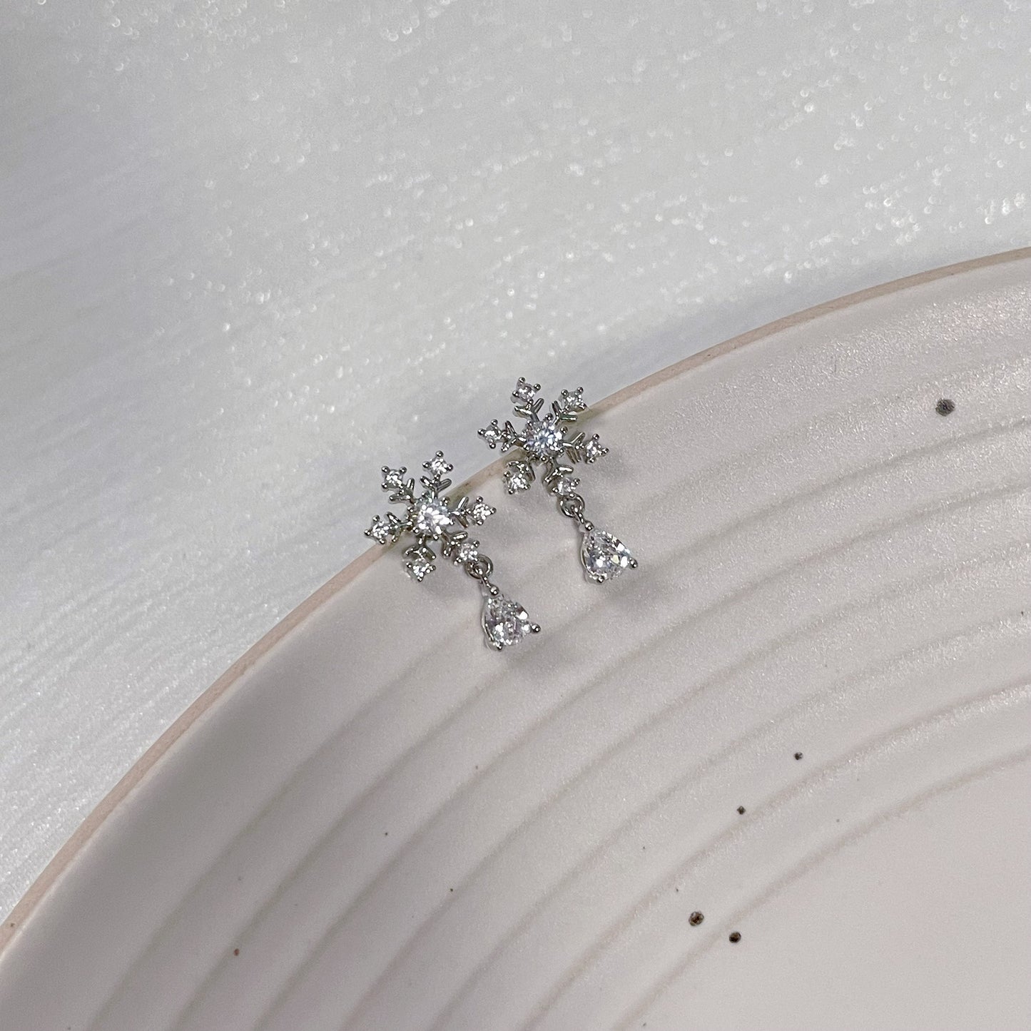 [Merry Christmas] Snowflake Zircon Earrings