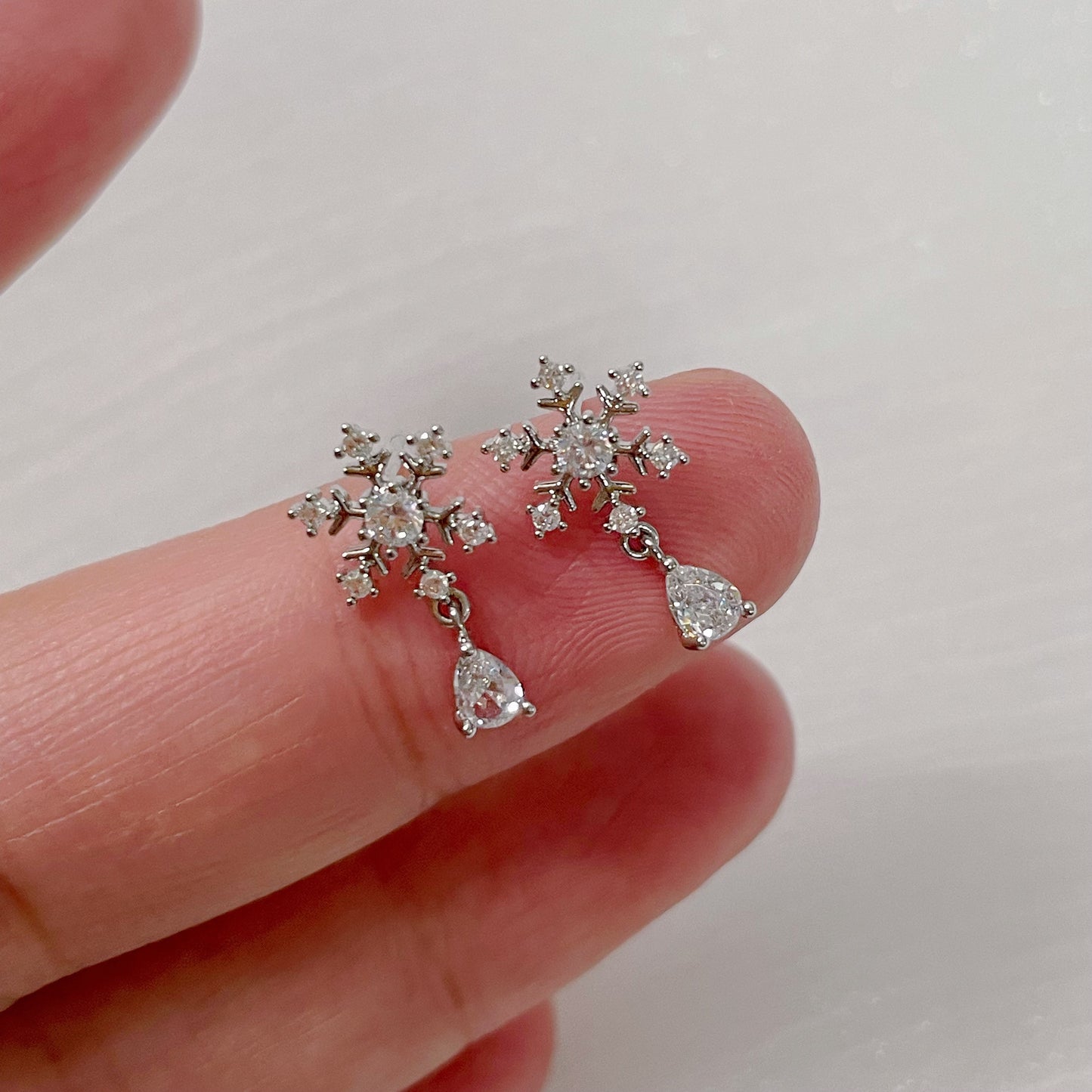 [Merry Christmas] Snowflake Zircon Earrings