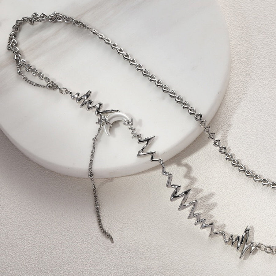 Crescent Pendant Necklace，Clavicle Chain