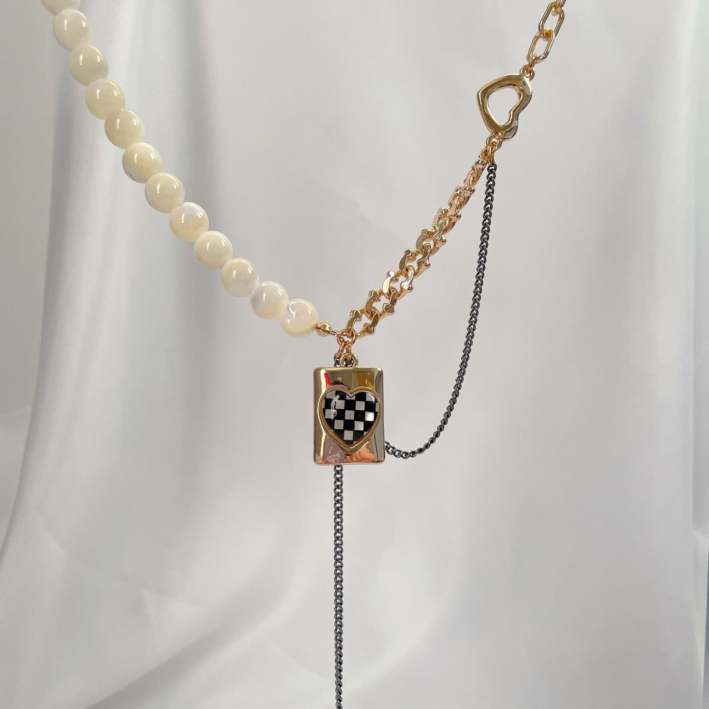 Drip Oil Heart Checkerboard Beaded Necklace