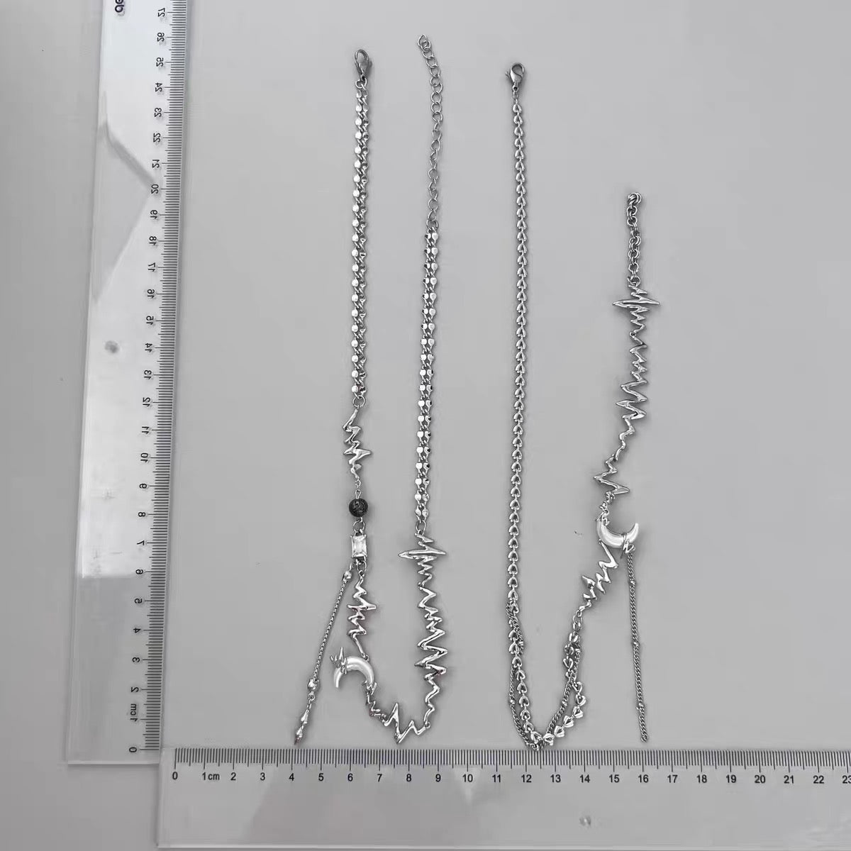 Crescent Pendant Necklace，Clavicle Chain