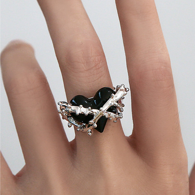 Heart of Spades Thorns Ring